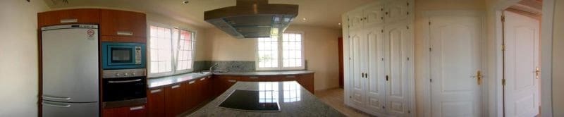 4 soveværelse Villa til salg i Marbella med swimmingpool garage - € 1.200.000 (Ref: 10001792)