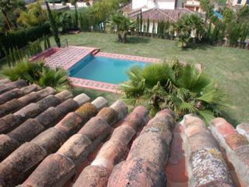 4 soveværelse Villa til salg i Marbella med swimmingpool garage - € 1.200.000 (Ref: 10001792)