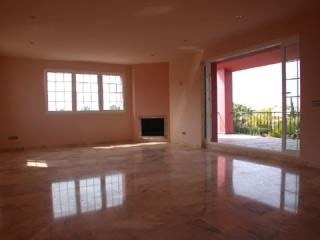4 soveværelse Villa til salg i Marbella med swimmingpool garage - € 1.200.000 (Ref: 10001792)