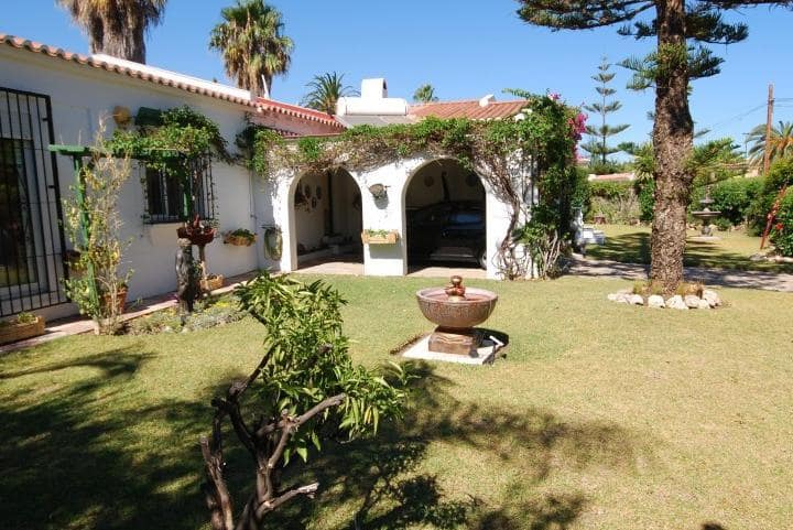 4 soverom Villa til salgs i El Paraiso med svømmebasseng - € 550 000 (Ref: 10001793)