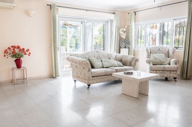 4 camera da letto Villa in vendita in El Paraiso, Estepona con piscina - 550.000 € (Rif: 10001793)