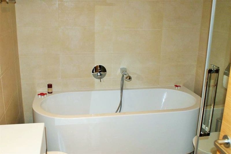 2 Zimmer Penthouse zu verkaufen in Marbella mit Pool Garage - 395.000 € (Ref: 10001794)