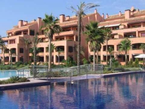 Apartamento de 3 habitaciones en Puerto Banus en venta con piscina garaje - 1.595.000 € (Ref: 10001796)