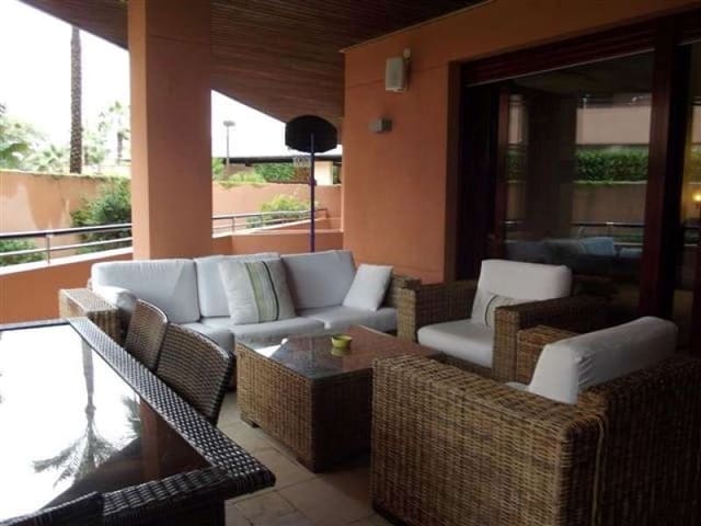 3 makuuhuone Huoneisto myytävänä paikassa Puerto Banus, Marbella mukana uima-altaan 
autotalli - 1 595 000 € (Ref: 10001796)