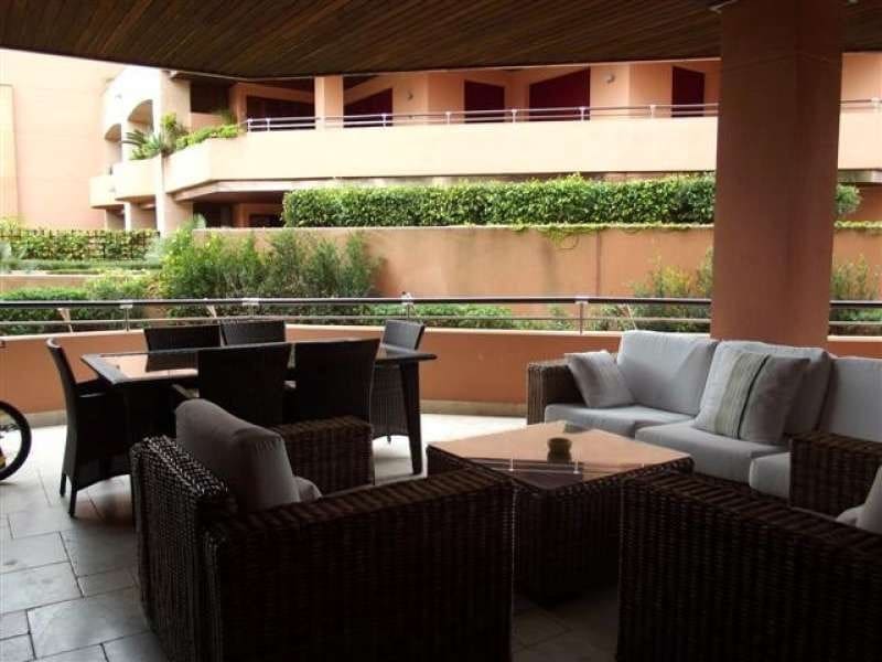 Apartamento de 3 habitaciones en Puerto Banus en venta con piscina garaje - 1.595.000 € (Ref: 10001796)