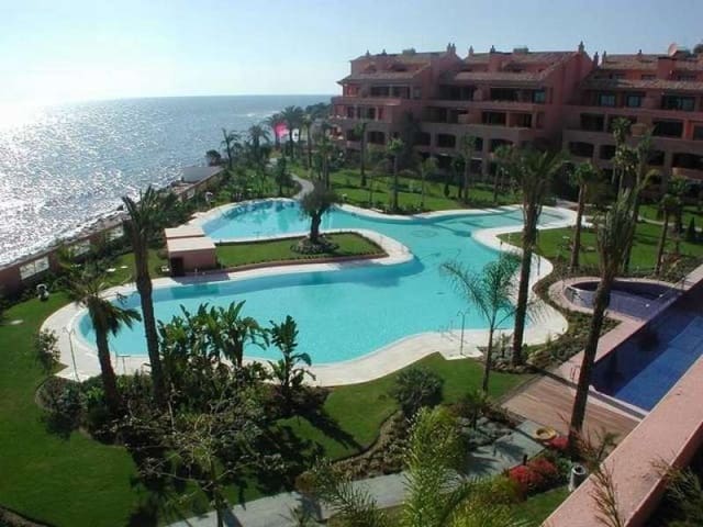3 makuuhuone Huoneisto myytävänä paikassa Puerto Banus, Marbella mukana uima-altaan 
autotalli - 1 595 000 € (Ref: 10001796)