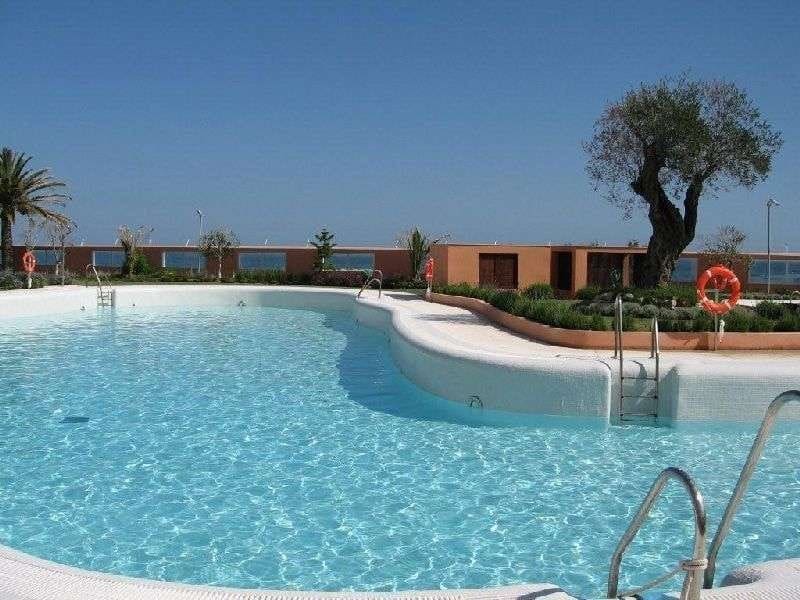 Apartamento de 3 habitaciones en Puerto Banus en venta con piscina garaje - 1.595.000 € (Ref: 10001796)