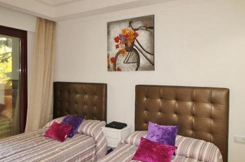 3 quarto Apartamento para venda em Estepona com piscina garagem - 999 000 € (Ref: 10001797)