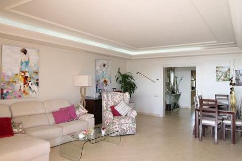 3 quarto Apartamento para venda em Estepona com piscina garagem - 999 000 € (Ref: 10001797)