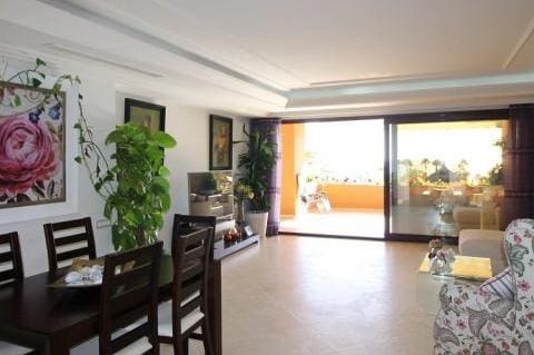 3 quarto Apartamento para venda em Estepona com piscina garagem - 999 000 € (Ref: 10001797)