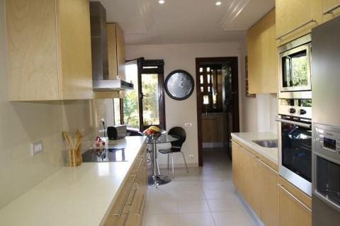 3 quarto Apartamento para venda em Estepona com piscina garagem - 999 000 € (Ref: 10001797)