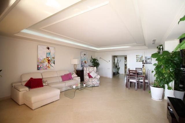 3 quarto Apartamento para venda em Estepona com piscina garagem - 999 000 € (Ref: 10001797)