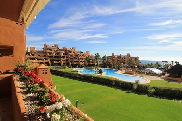 3 quarto Apartamento para venda em Estepona com piscina garagem - 999 000 € (Ref: 10001797)