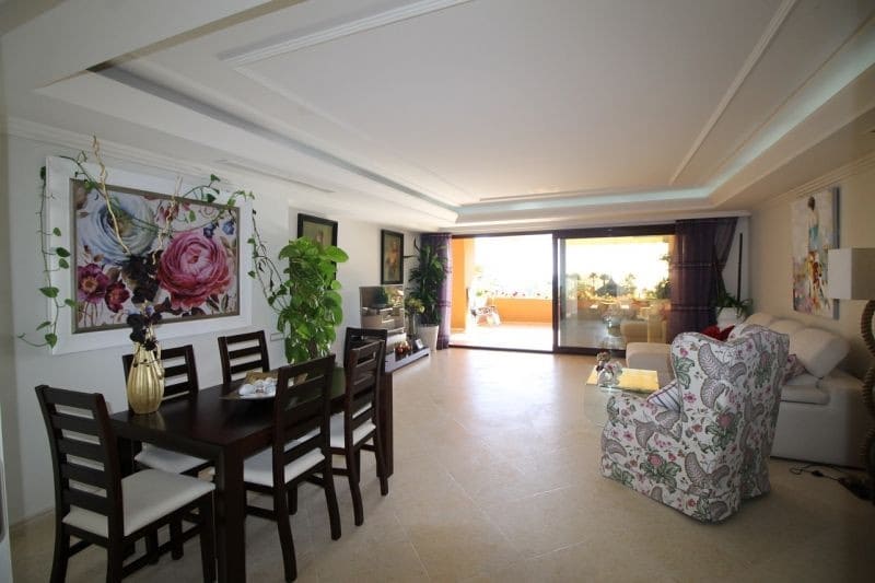 3 quarto Apartamento para venda em Estepona com piscina garagem - 999 000 € (Ref: 10001797)
