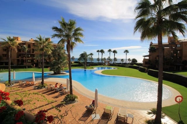 3 quarto Apartamento para venda em Estepona com piscina garagem - 999 000 € (Ref: 10001797)