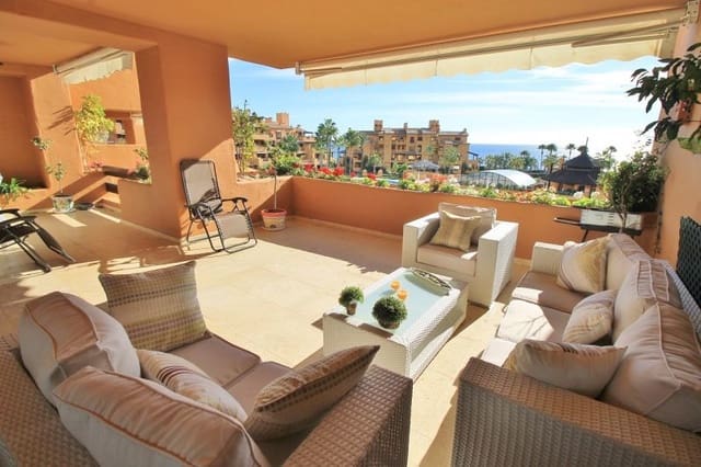 3 quarto Apartamento para venda em Estepona com piscina garagem - 999 000 € (Ref: 10001797)