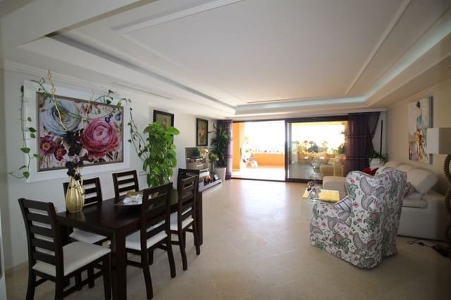 3 quarto Apartamento para venda em Estepona com piscina garagem - 999 000 € (Ref: 10001797)