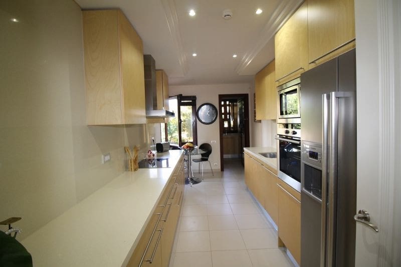 3 quarto Apartamento para venda em Estepona com piscina garagem - 999 000 € (Ref: 10001797)