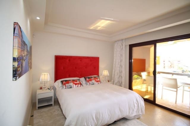 3 quarto Apartamento para venda em Estepona com piscina garagem - 999 000 € (Ref: 10001797)