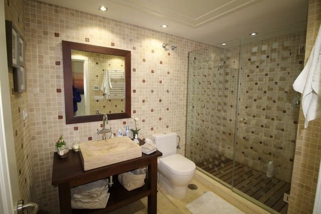 3 quarto Apartamento para venda em Estepona com piscina garagem - 999 000 € (Ref: 10001797)