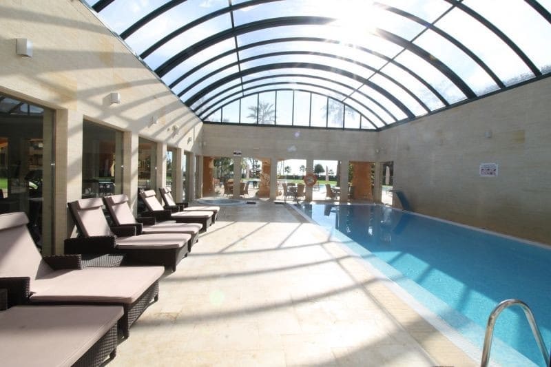 3 quarto Apartamento para venda em Estepona com piscina garagem - 999 000 € (Ref: 10001797)