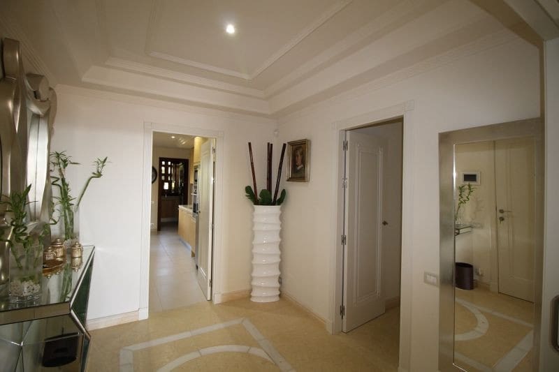 3 quarto Apartamento para venda em Estepona com piscina garagem - 999 000 € (Ref: 10001797)