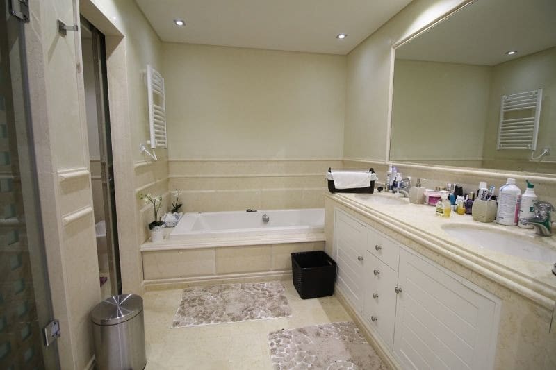 3 quarto Apartamento para venda em Estepona com piscina garagem - 999 000 € (Ref: 10001797)