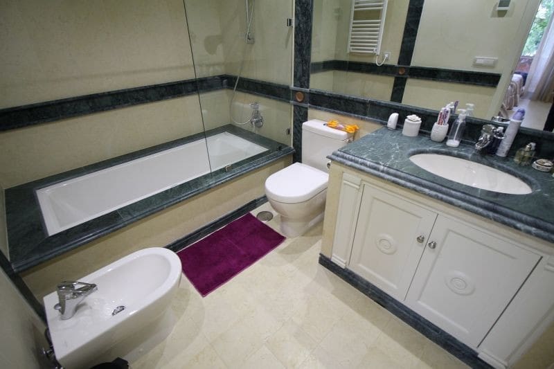 3 quarto Apartamento para venda em Estepona com piscina garagem - 999 000 € (Ref: 10001797)