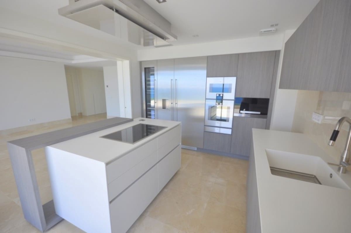 2 soveværelse Lejlighed til salg i Estepona med swimmingpool garage - € 1.100.000 (Ref: 10001799)