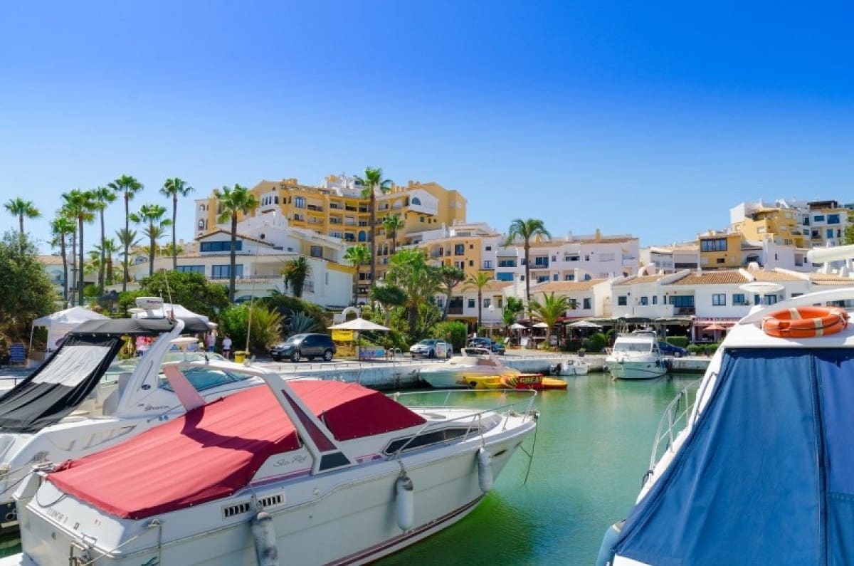 7 sypialnia Willa na sprzedaż w Marbella z basenem garażem - 895 000 € (Ref: 10001801)