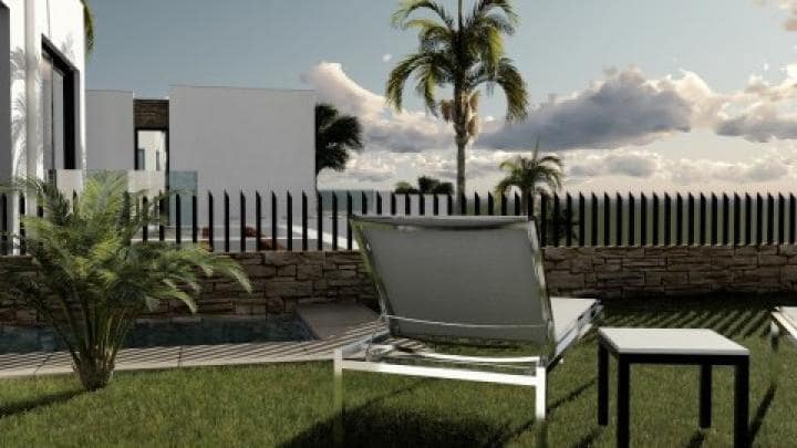 Chalet de 4 habitaciones en Marbella en venta con piscina garaje - 825.000 € (Ref: 10001802)