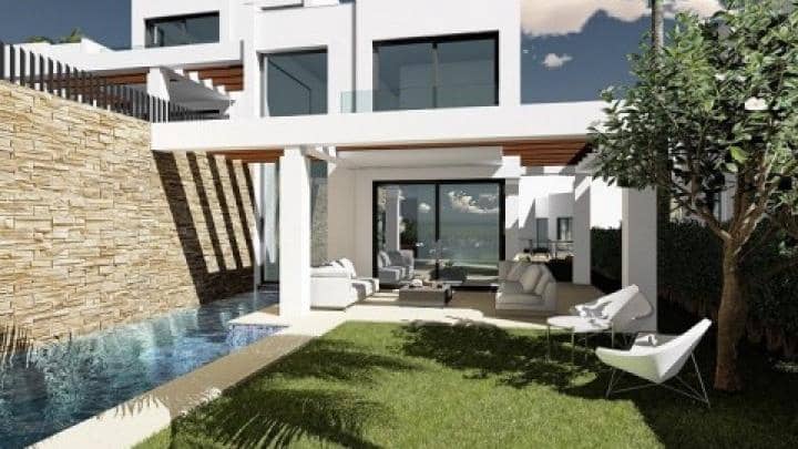 Chalet de 4 habitaciones en Marbella en venta con piscina garaje - 825.000 € (Ref: 10001802)