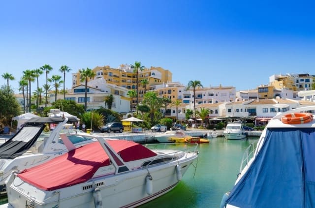 Chalet de 4 habitaciones en Marbella en venta con piscina garaje - 825.000 € (Ref: 10001802)