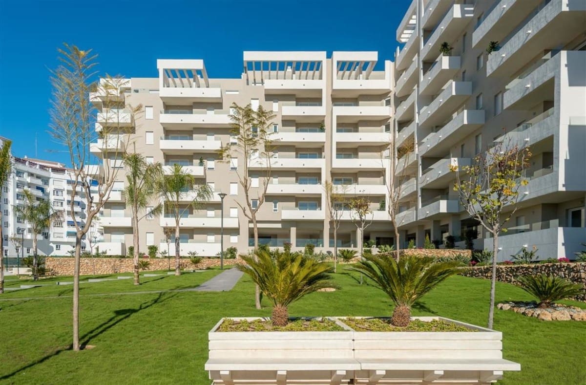 3 soverom Leilighet til salgs i Nueva Andalucia med svømmebasseng garasje - € 320 000 (Ref: 10001803)