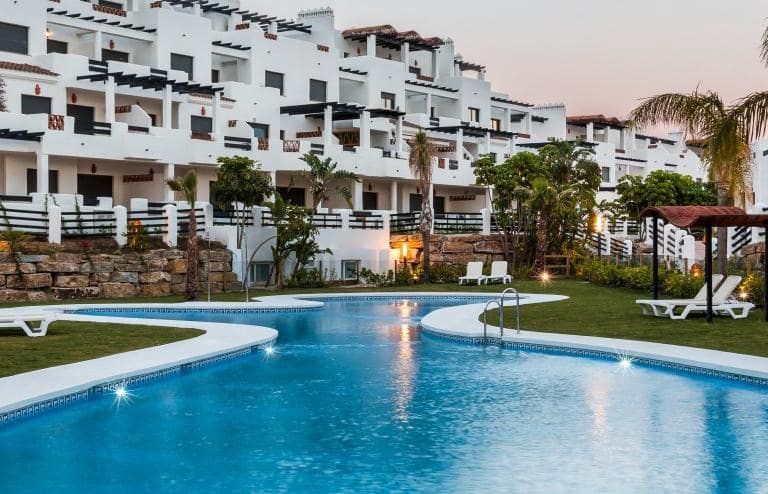 2 sypialnia Apartament na sprzedaż w Estepona z basenem garażem - 304 000 € (Ref: 10001805)
