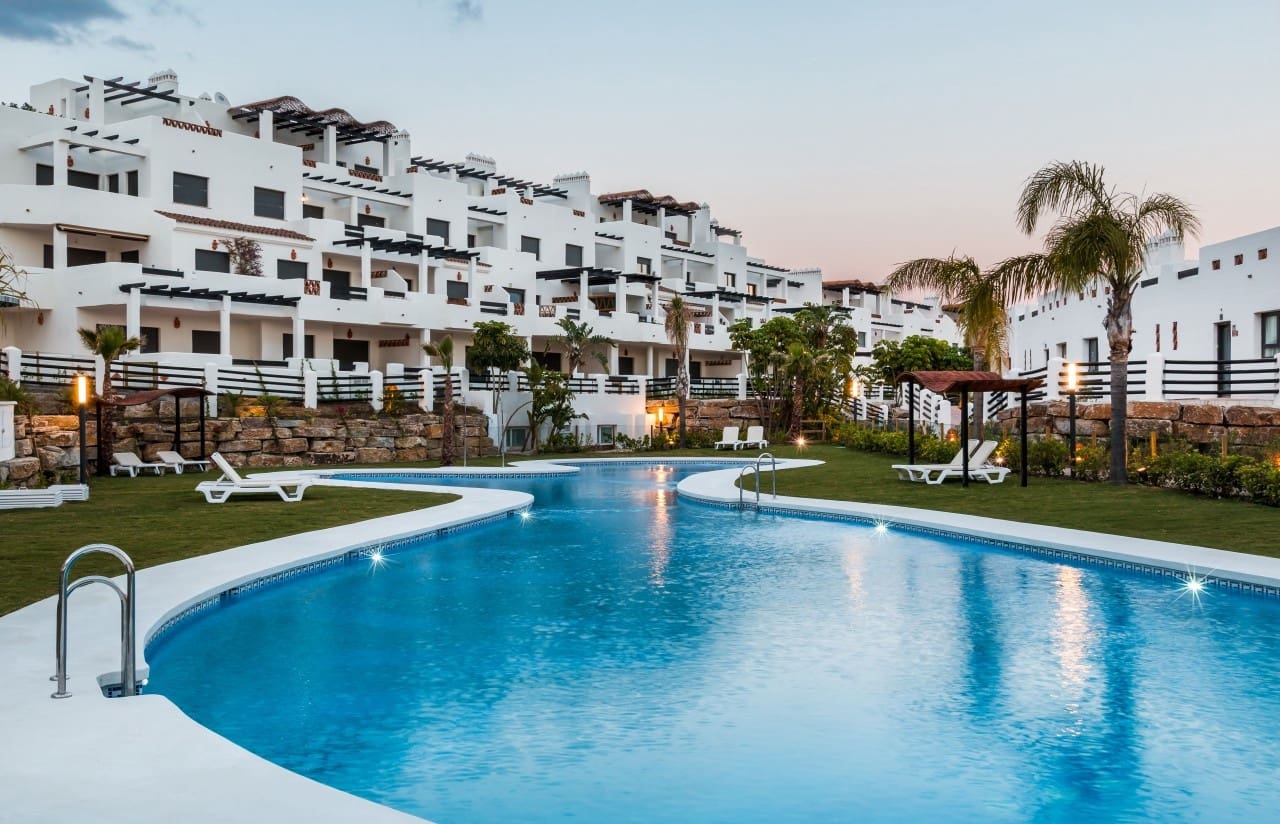 2 sypialnia Apartament na sprzedaż w Estepona z basenem garażem - 304 000 € (Ref: 10001805)