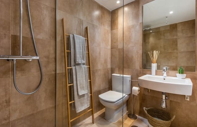 2 sypialnia Apartament na sprzedaż w Estepona z basenem garażem - 304 000 € (Ref: 10001805)