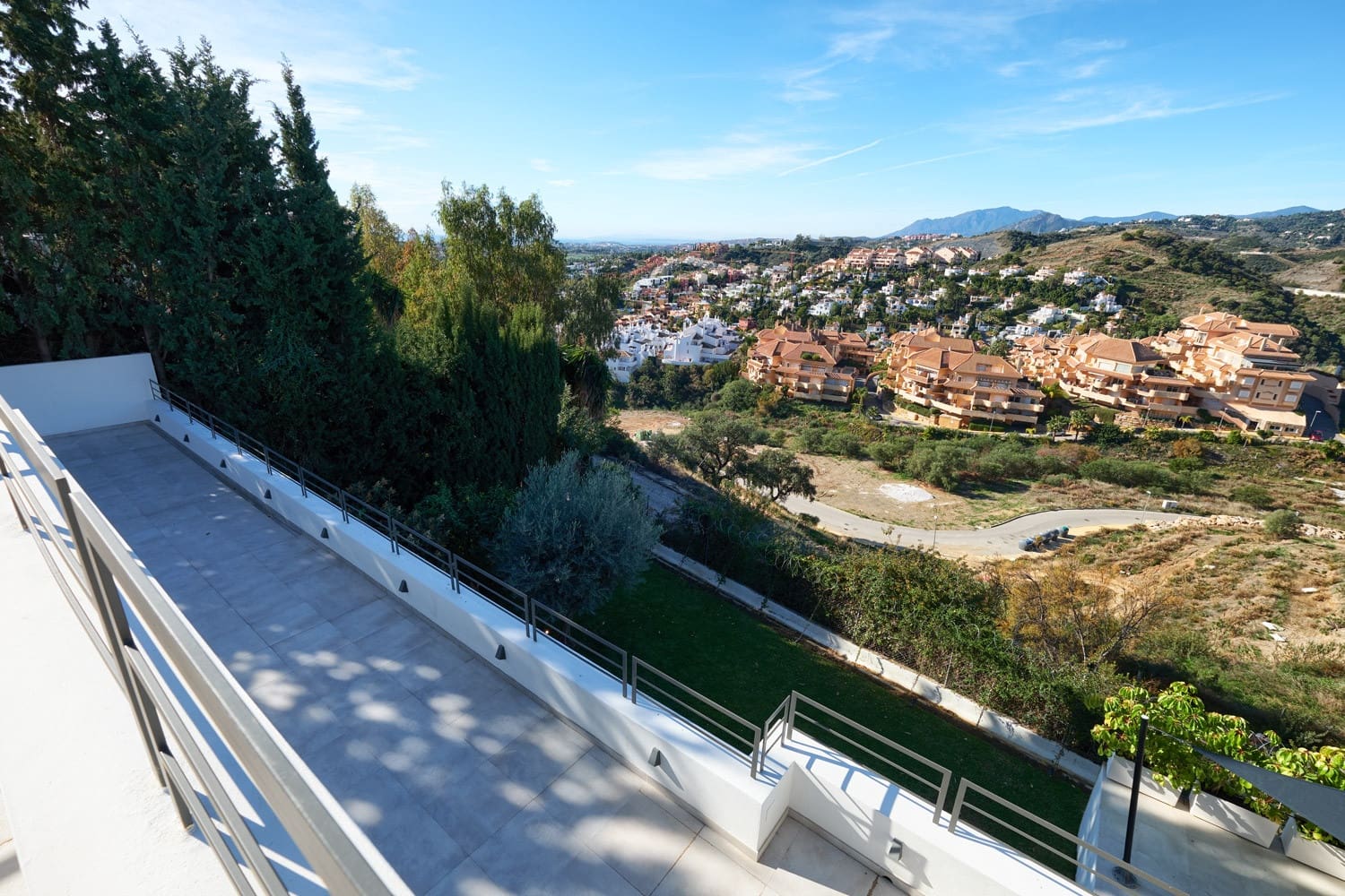 4 sypialnia Willa na sprzedaż w Marbella z basenem garażem - 1 795 000 € (Ref: 10001806)