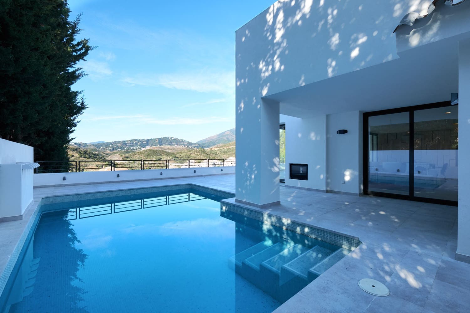4 sypialnia Willa na sprzedaż w Marbella z basenem garażem - 1 795 000 € (Ref: 10001806)
