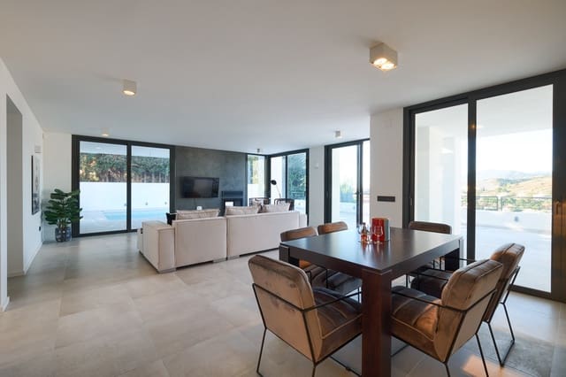 4 sypialnia Willa na sprzedaż w Marbella z basenem garażem - 1 795 000 € (Ref: 10001806)