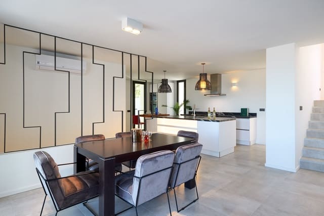 4 sypialnia Willa na sprzedaż w Marbella z basenem garażem - 1 795 000 € (Ref: 10001806)