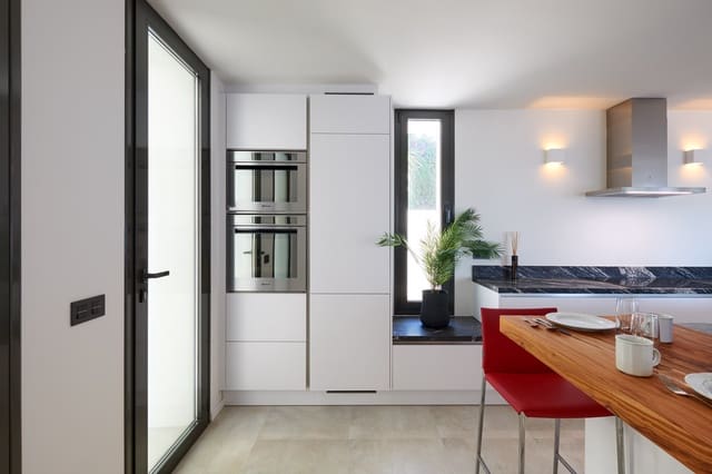4 sypialnia Willa na sprzedaż w Marbella z basenem garażem - 1 795 000 € (Ref: 10001806)