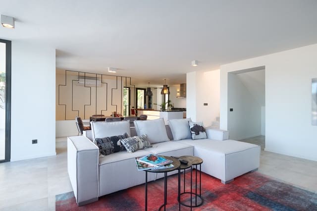 4 sypialnia Willa na sprzedaż w Marbella z basenem garażem - 1 795 000 € (Ref: 10001806)