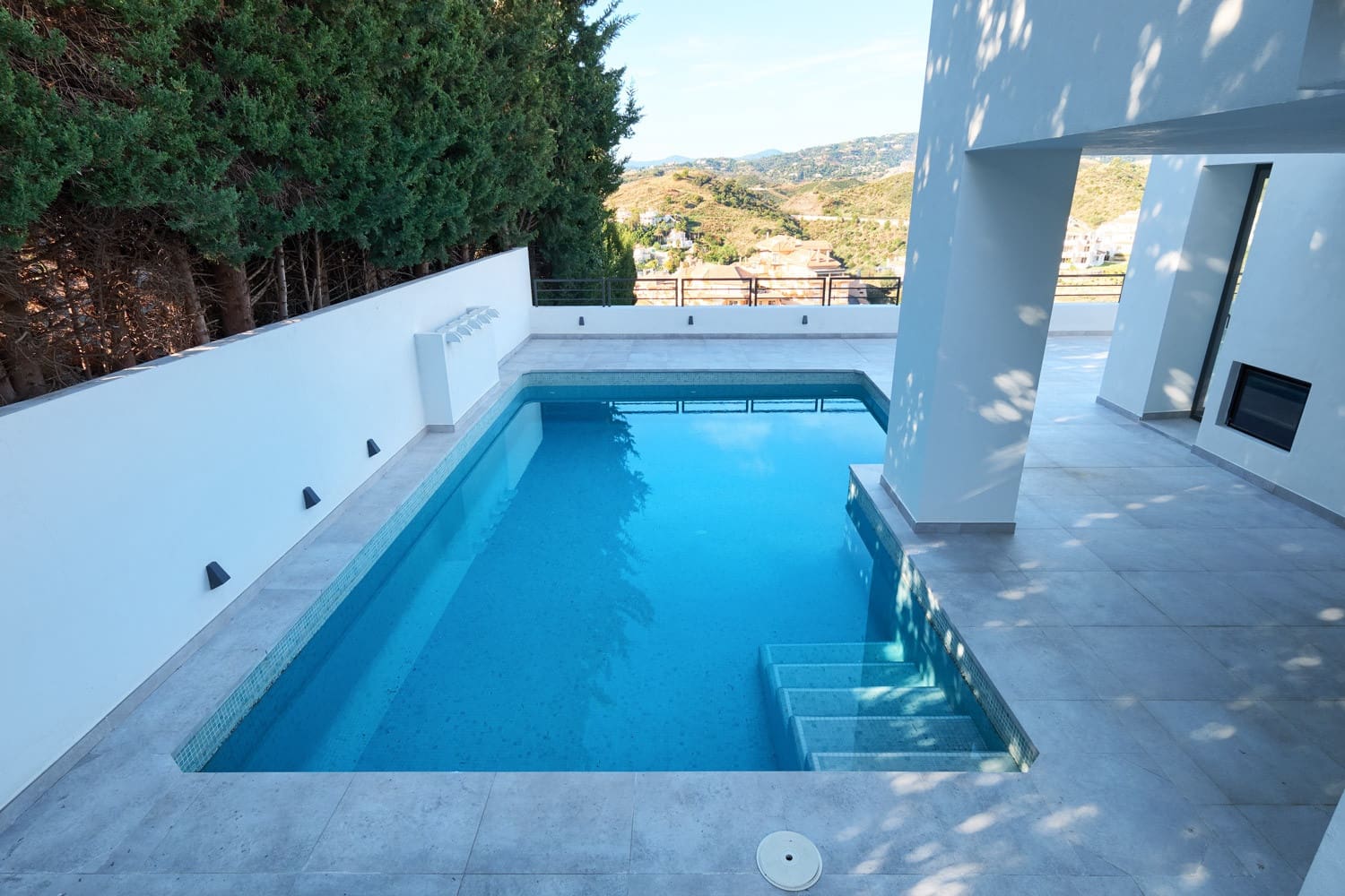 4 sypialnia Willa na sprzedaż w Marbella z basenem garażem - 1 795 000 € (Ref: 10001806)