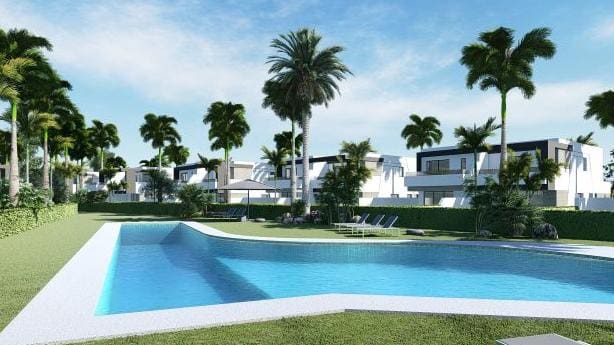 Chalet de 4 habitaciones en Estepona en venta con piscina garaje - 398.000 € (Ref: 10001812)