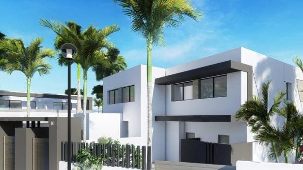 Chalet de 4 habitaciones en Estepona en venta con piscina garaje - 398.000 € (Ref: 10001812)