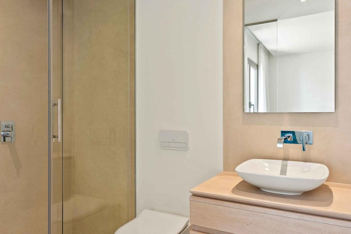 Apartamento de 2 habitaciones en Marbella en venta con piscina garaje - 695.000 € (Ref: 10001813)