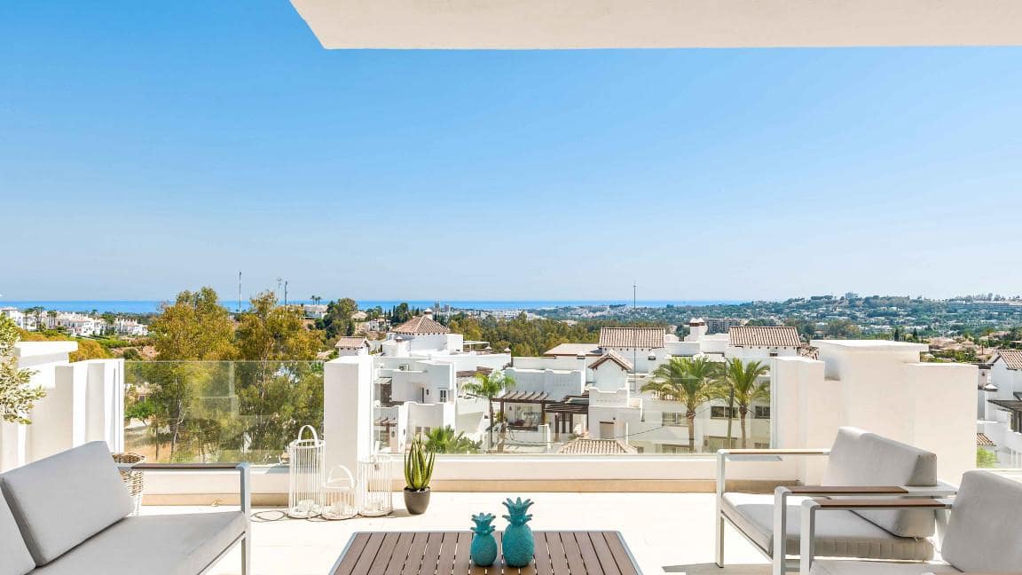 Apartamento de 2 habitaciones en Marbella en venta con piscina garaje - 695.000 € (Ref: 10001813)