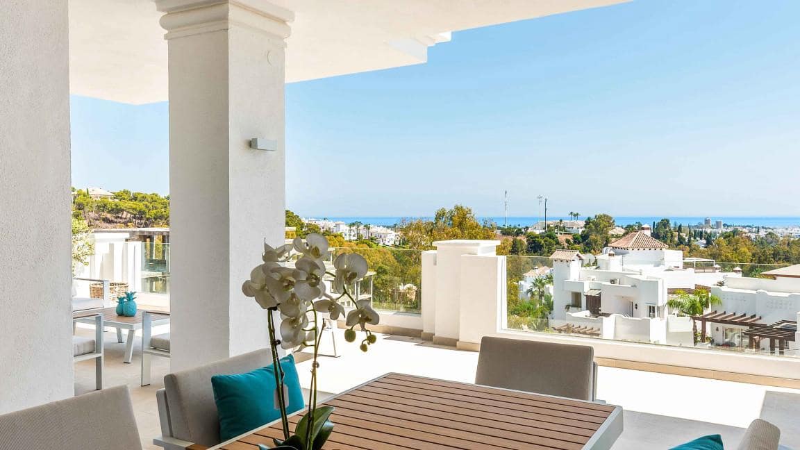 Apartamento de 2 habitaciones en Marbella en venta con piscina garaje - 695.000 € (Ref: 10001813)