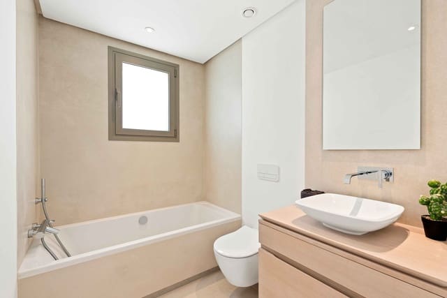 Apartamento de 2 habitaciones en Marbella en venta con piscina garaje - 695.000 € (Ref: 10001813)